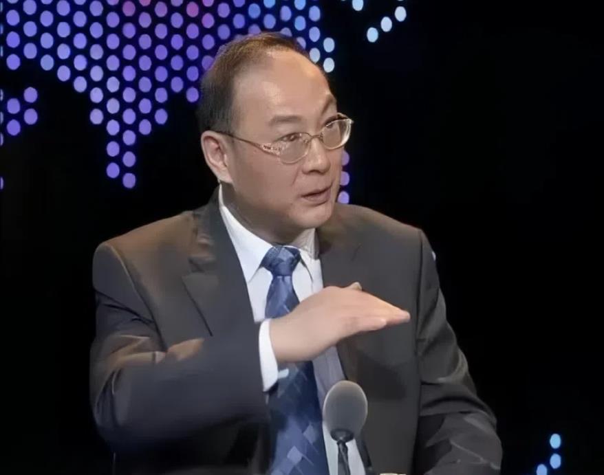 金灿荣教授说：“现在回看核武器这事，当年多亏老人家搞了这个东西，搞晚了麻烦还大了