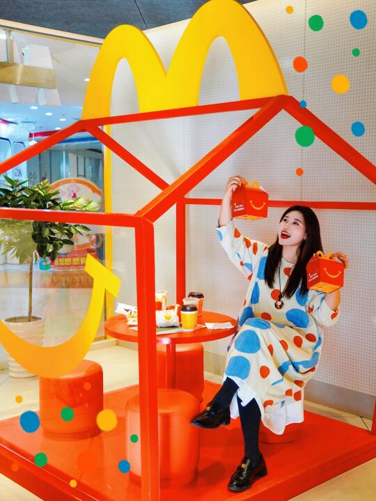 🍔麦门集合！CUBE主题餐厅上线！🆓领冰箱贴！