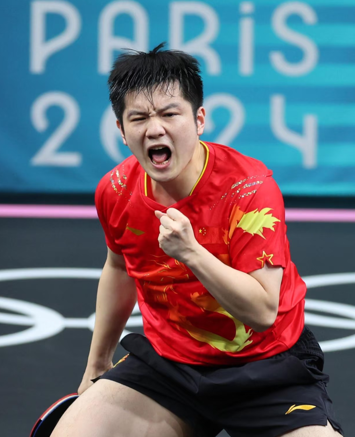 年度体育榜样力量，樊振东：以坚守为刃，以清醒为光在竞技体育的巅峰赛道上，有人追着