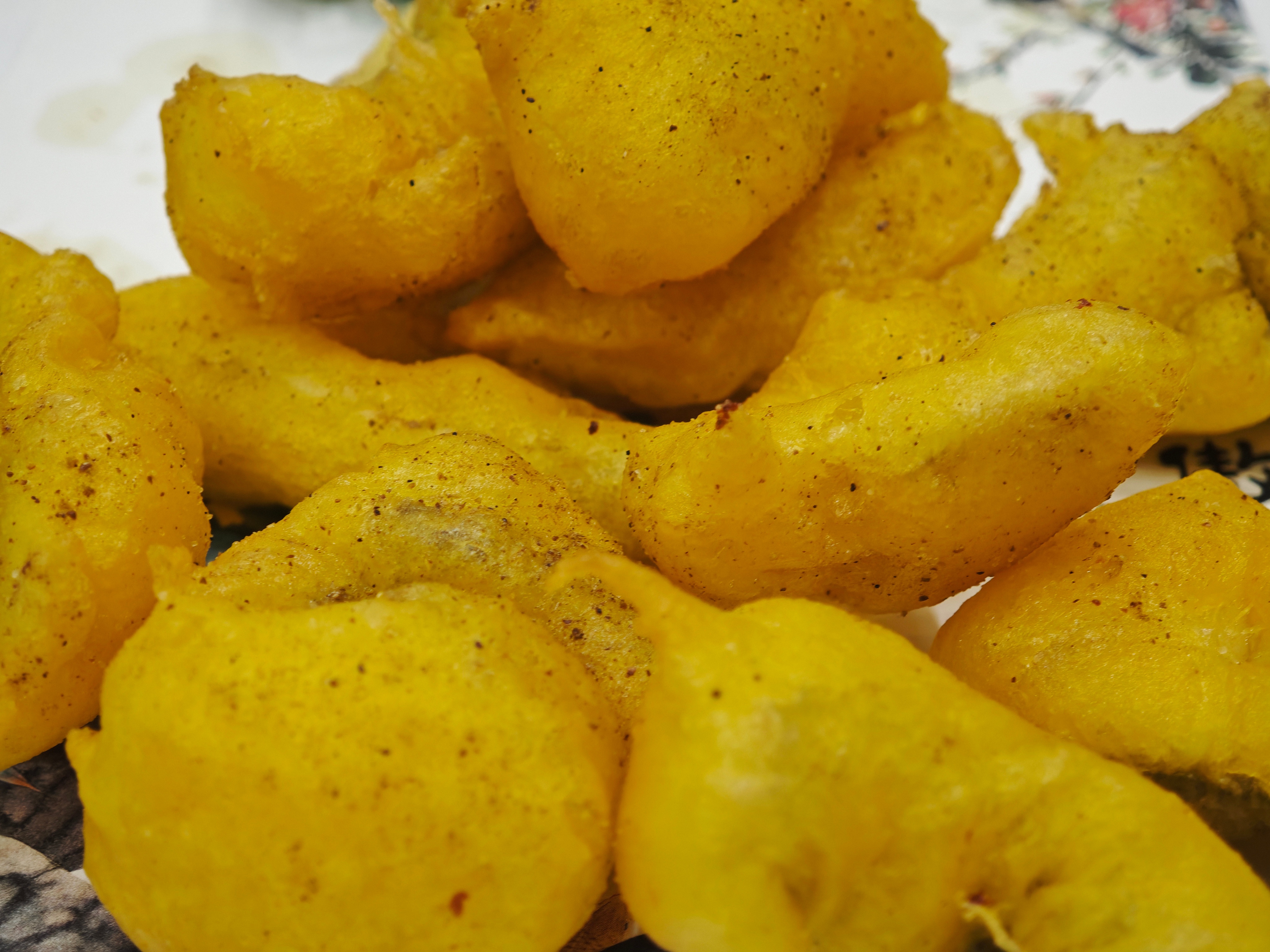 我的锅又黏了现在连个炒饭炒蛋都要洗半天，现在想到两个问题，一个是旧的锅你们都咋处