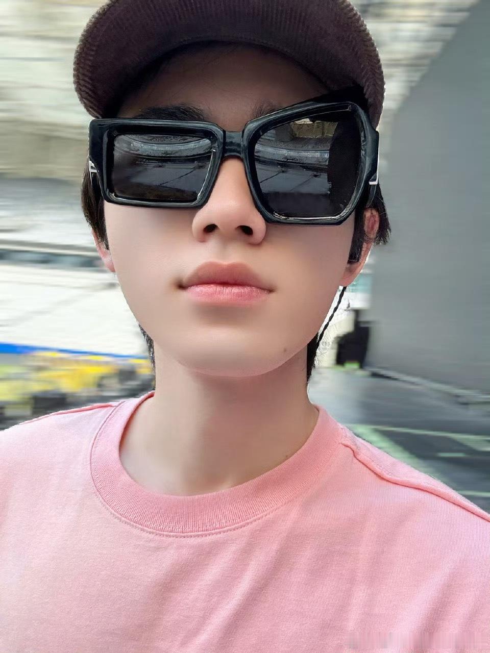 笑的我好难受。。。。。。。。看上去就是盆儿会喜欢的 ​​​