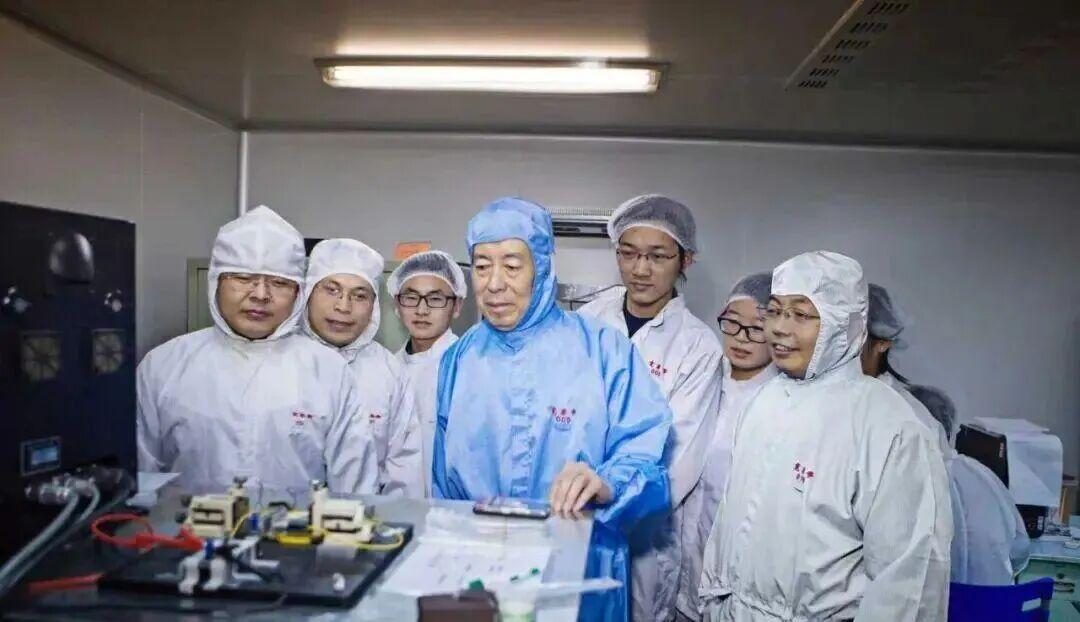 不愧为华为青睐的大学，西安电子科技大学在半导体材料领域取得重大突破！该校郝跃院士