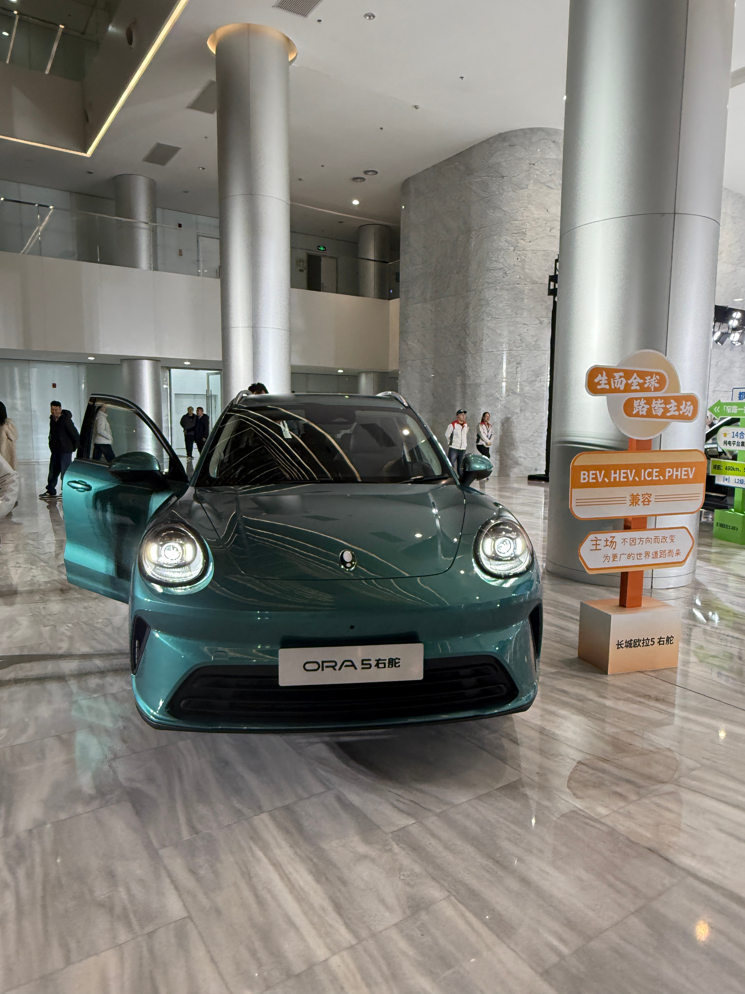 长城欧拉5年轻人的严选车 在现场看见一台欧拉5右舵车 保定·长城汽车哈弗技术中心