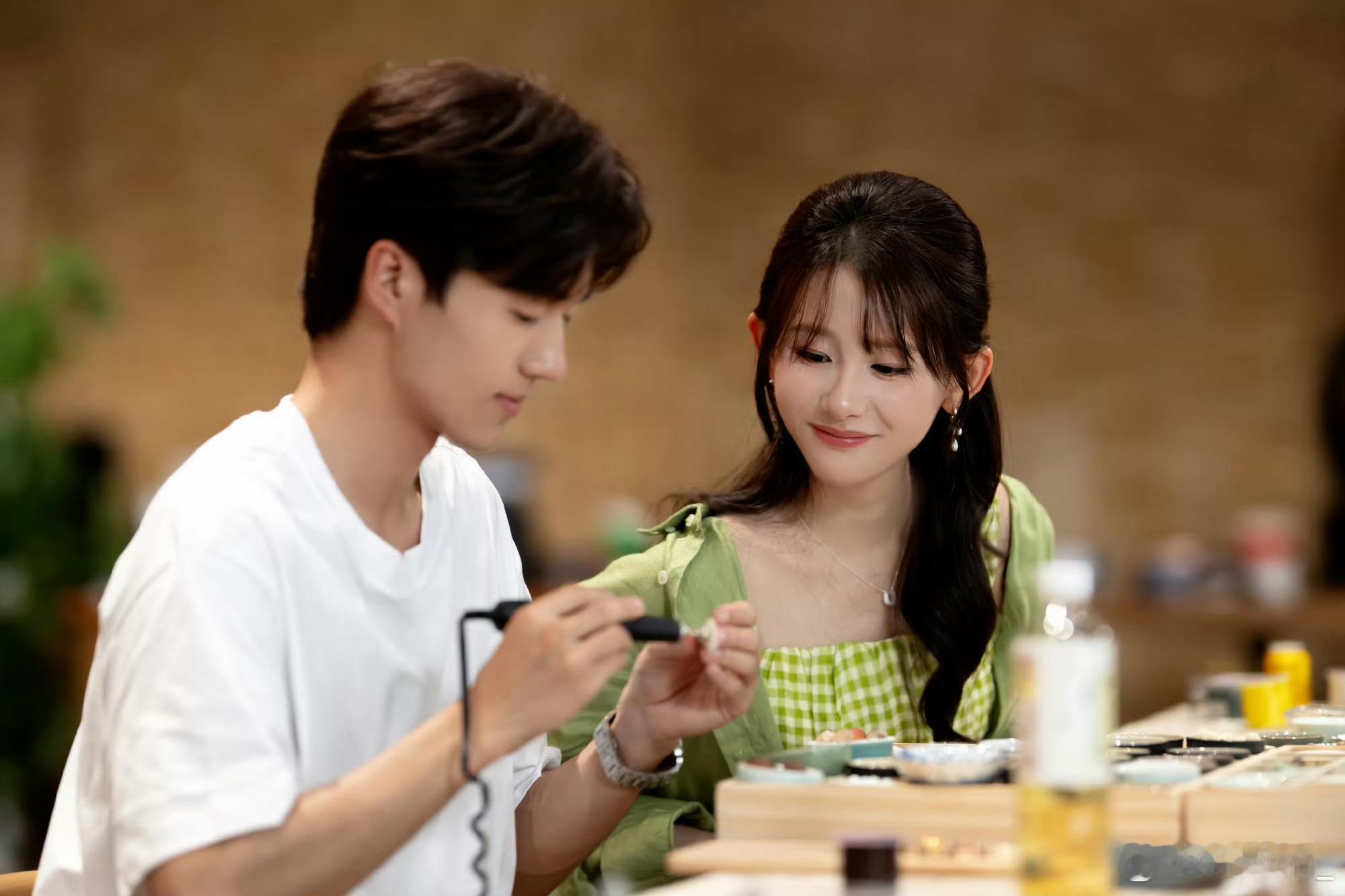 恒怡cp[超话]💛恒怡cp 💚任凭周遭人声喧嚣嘈杂，他们总能拥有专属于两个人