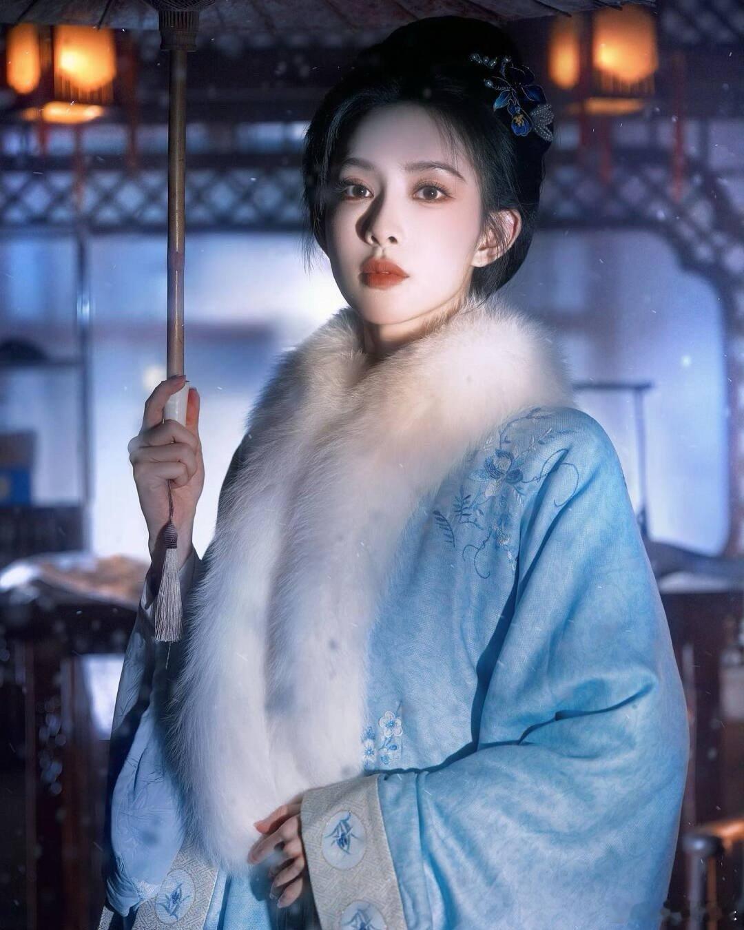 孟子义[超话]  《九重紫》窦四小姐古装写真图集，这也太漂亮了吧，孟姐跟古装的适
