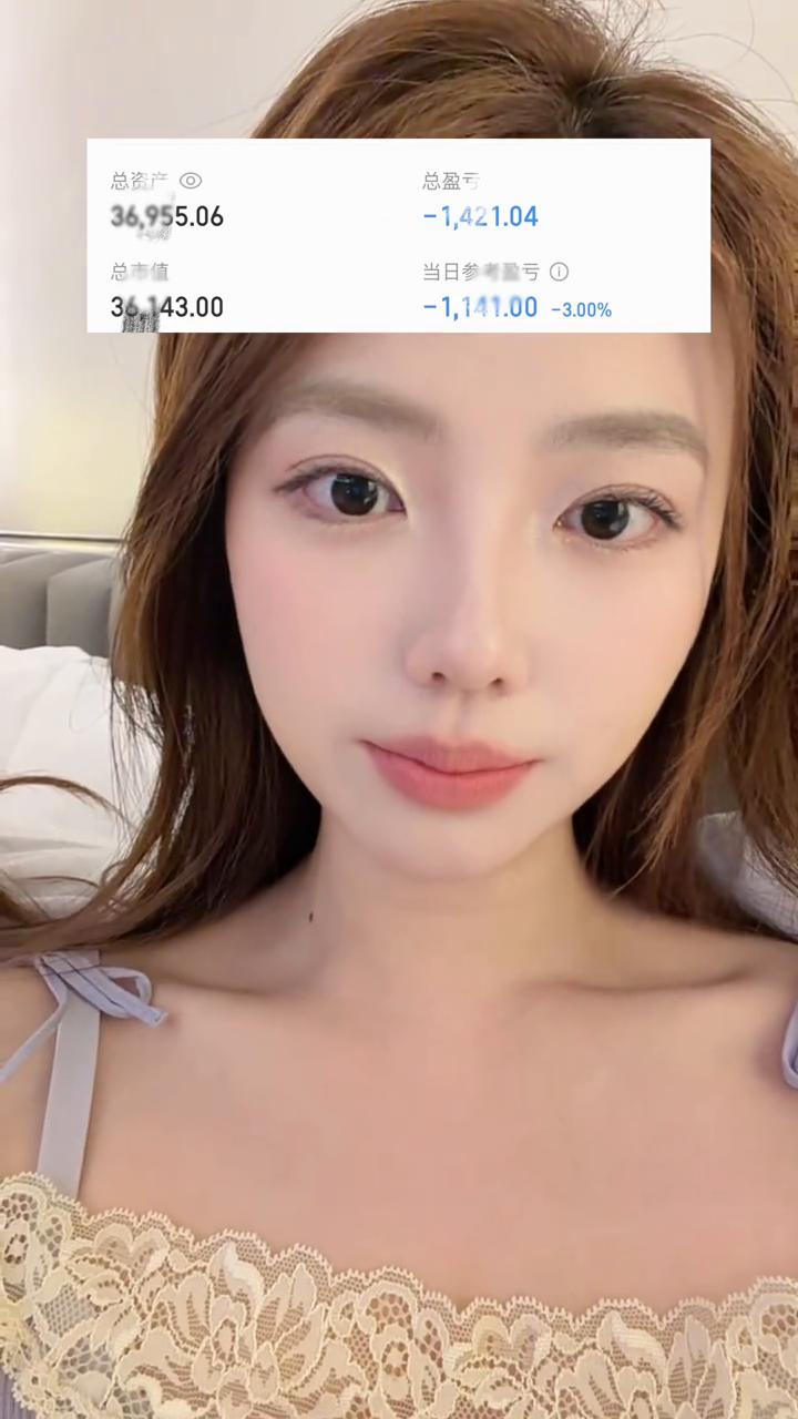 为了省钱买春秋航空的机票，打开手机一看，机票钱都没了。