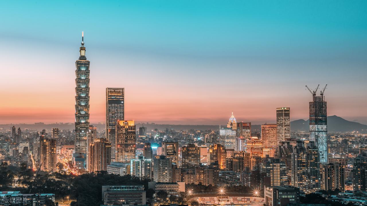 看到日本政客天天把 “台湾有事就是日本有事” 挂在嘴边，真的觉得荒谬到骨子里！