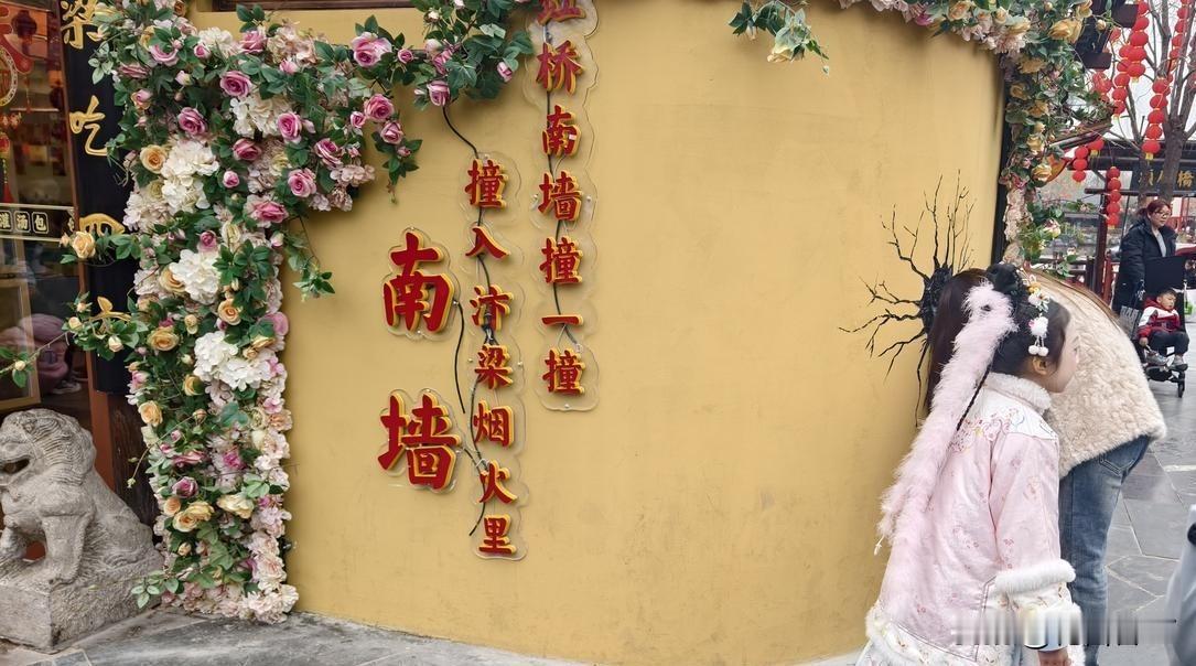 又被家长举报了！

这次家长举报他，打她家孩子了。
他极力回想，打了吗？不可能啊