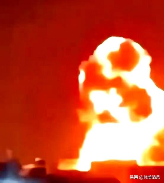 五枚导弹，拦下四枚，就那漏网的一枚，不偏不倚，正中天灵盖。炸的不是别的地方，是卡