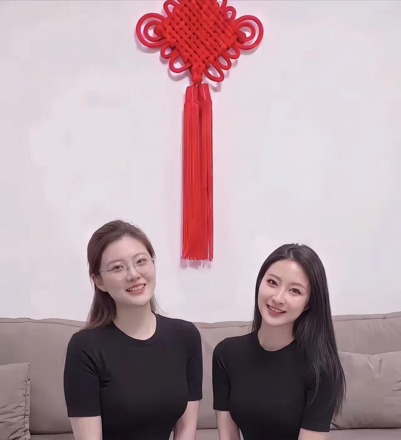 亲姐俩，
只能选一位，
你会选哪一位？