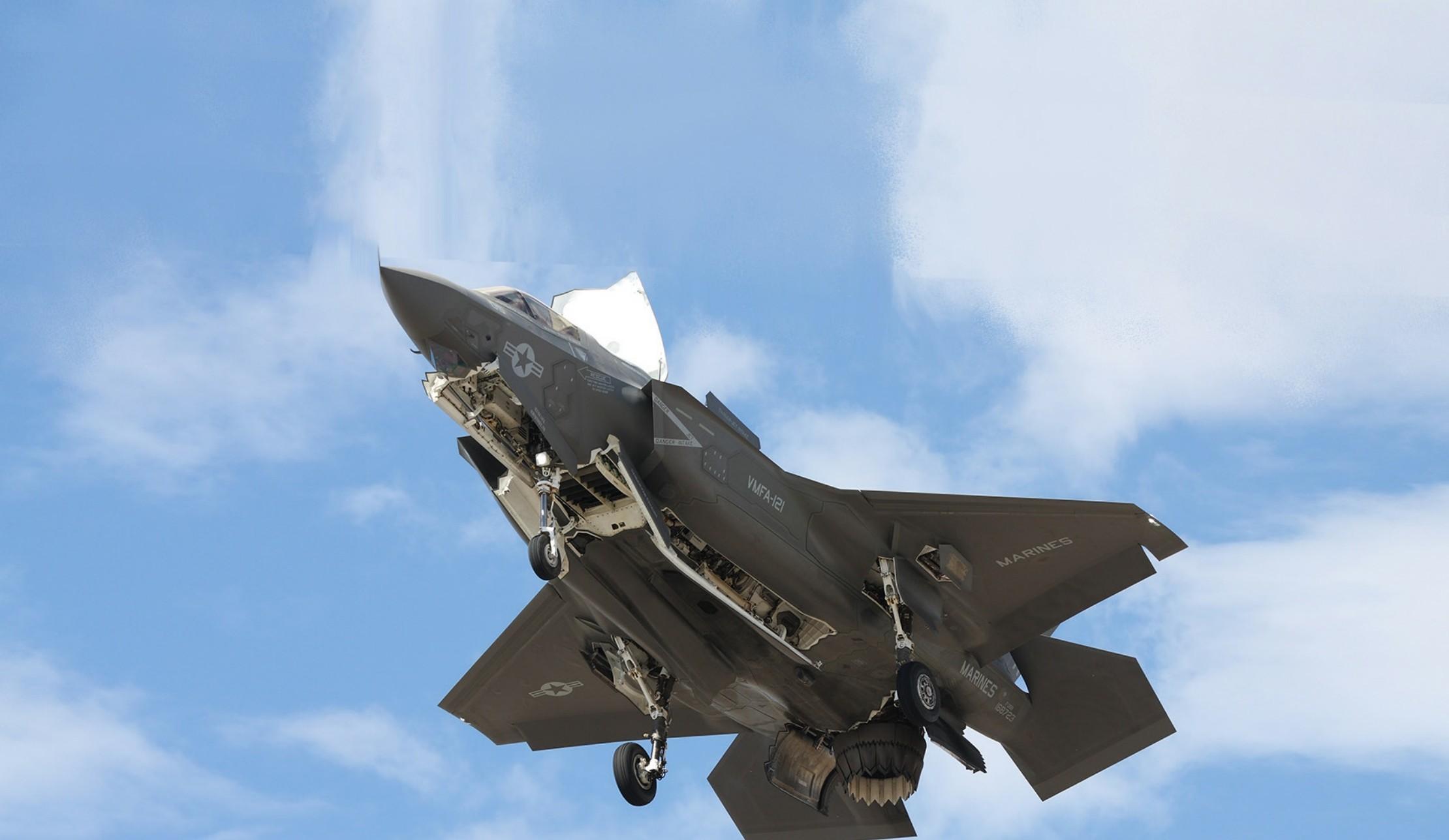 每天认识一件兵器 F-35“闪电”Ⅱ攻击机英文名称：F-35 Lightning