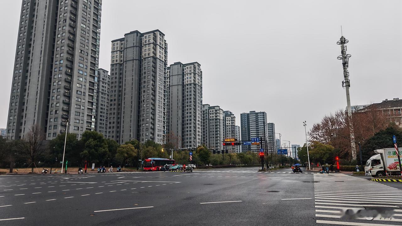 一开始不打算准备年夜饭的，打算定个民宿出去过年。后来一想，本来就漂泊异乡了，在出