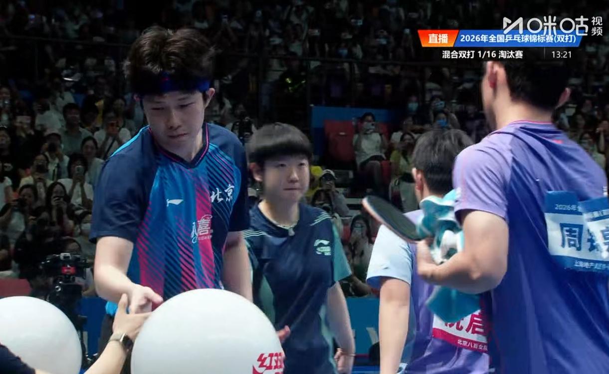 莎头组合3-0横扫小将组合周锦泉/祝启慧，顺利晋级下一轮！新生代少年敢打敢拼，未