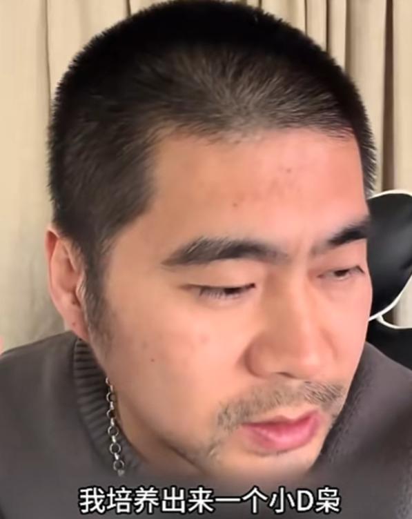 美国移民中介 “胡子哥” 终究亲手实现了他的 “美国梦”：13 岁的儿子在美国沾