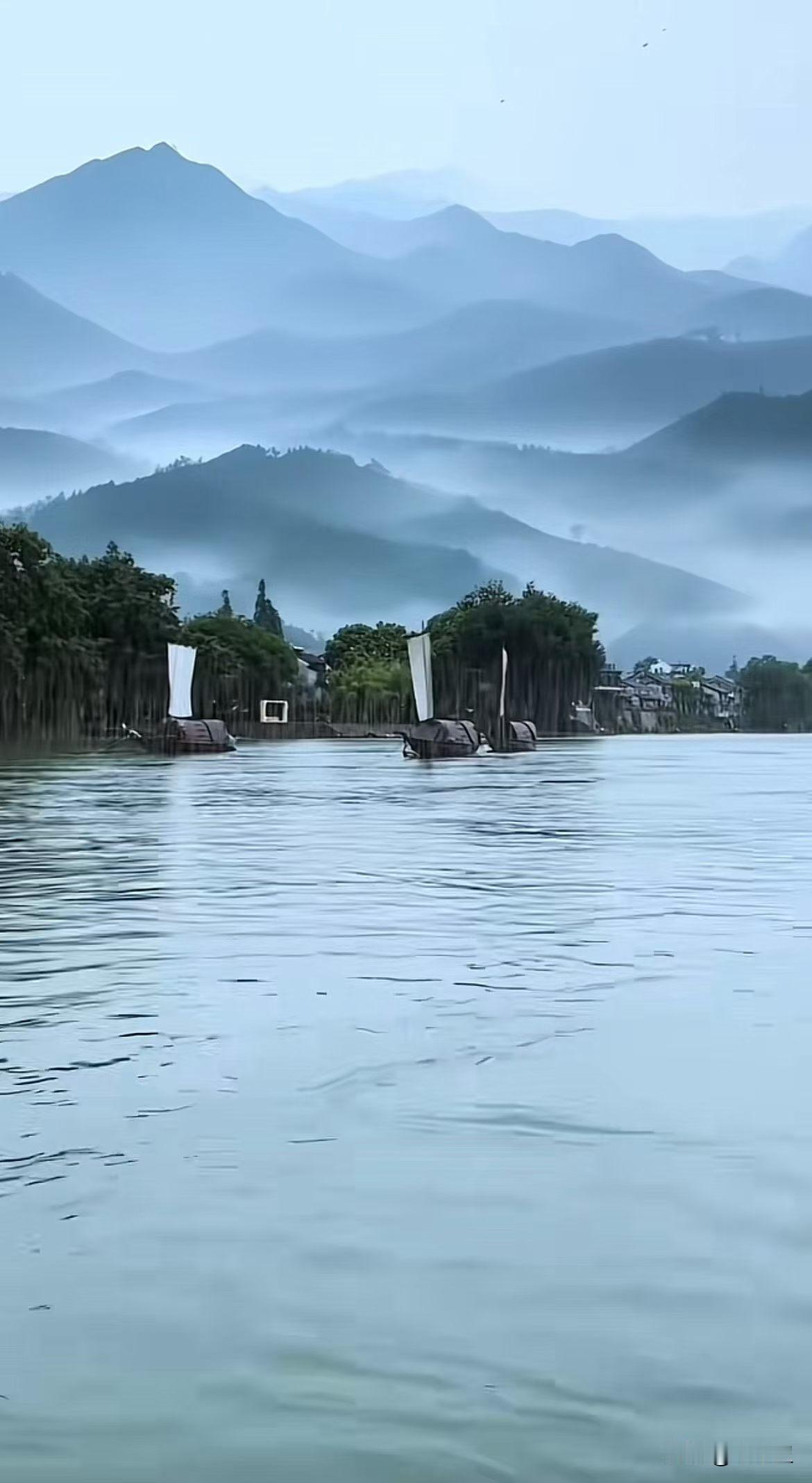 尽量只与品行好的人交往，因为品行好的人，就算你跟他闹矛盾，他也只是就事论事，好聚