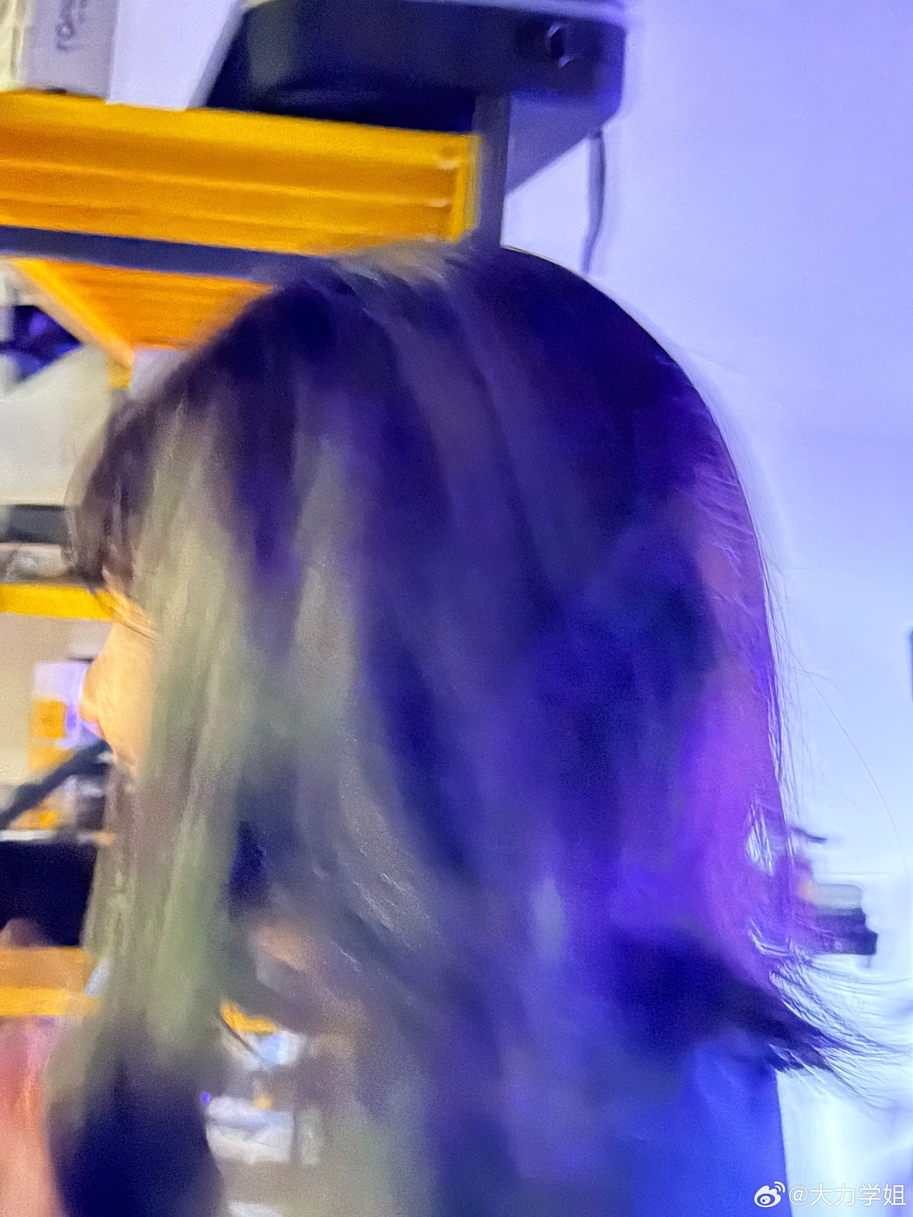 咱们公司什么时候又招了位女博主？听说今天跟老板可暧昧了点赞过百给你们看更劲爆的