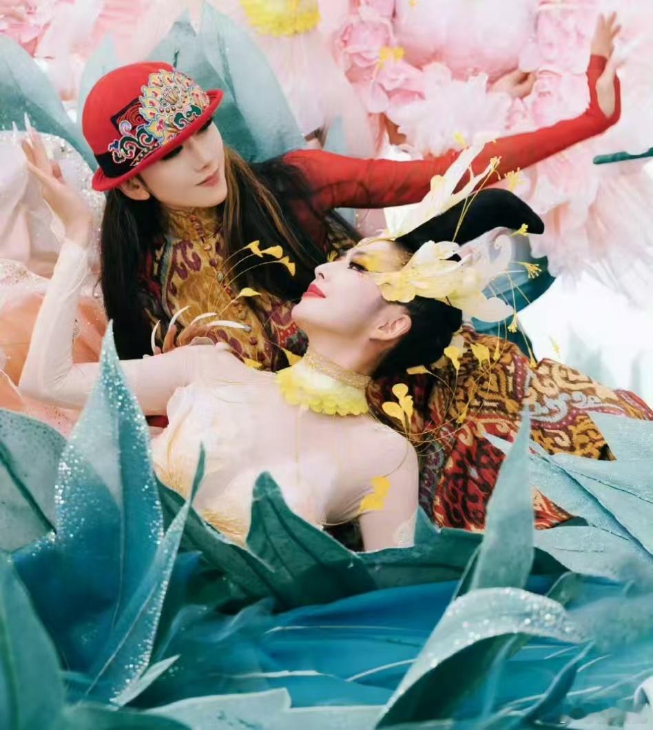 杨丽萍67岁仍在学习AI67岁杨丽萍从未停下脚步，主动拥抱千问AI，用科技赋能舞