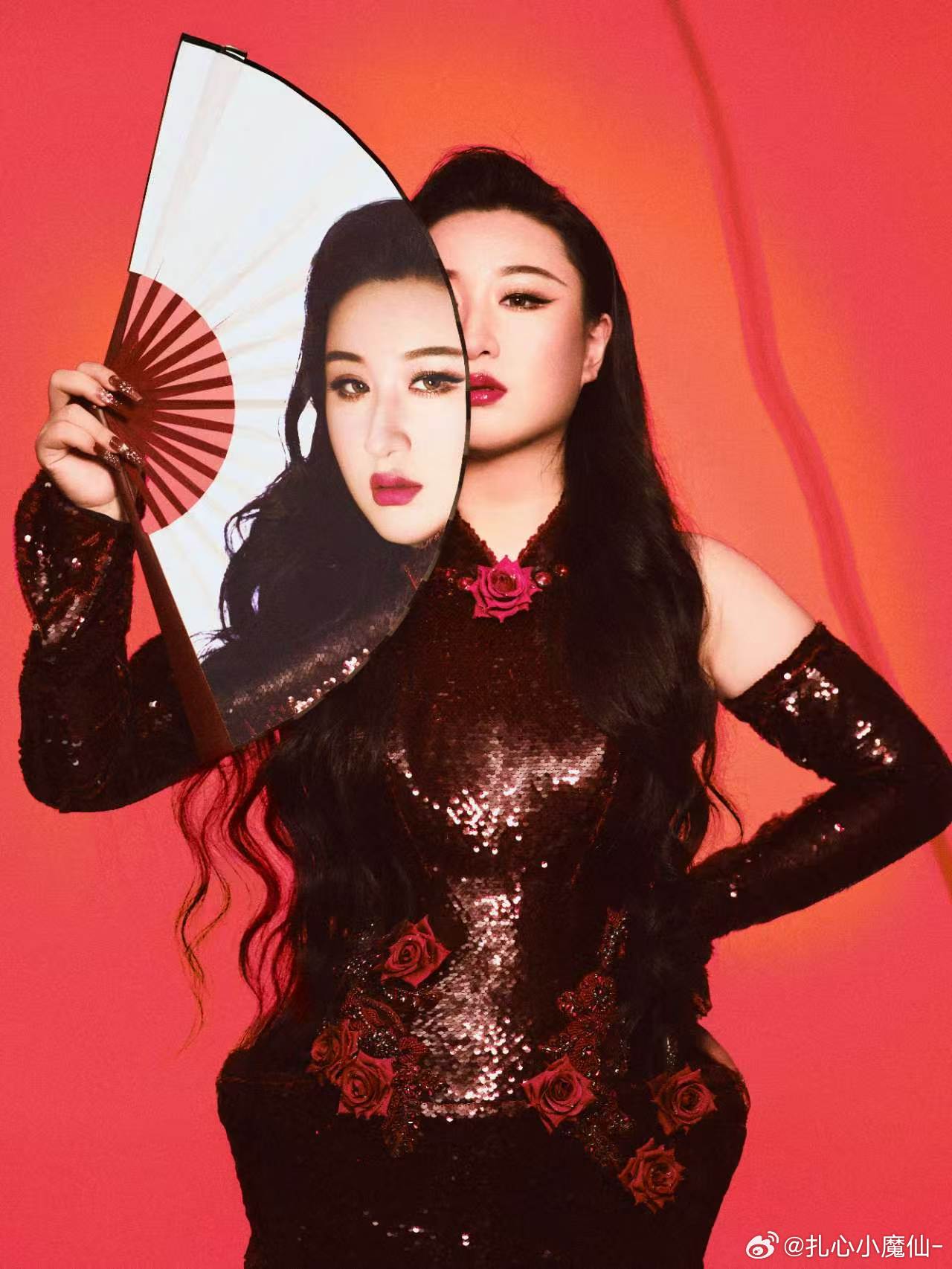 谁给锤娜丽莎化的妆锤娜丽莎浓妆风格这次的浓妆感觉没踩在她的特点上，适配度差了点，