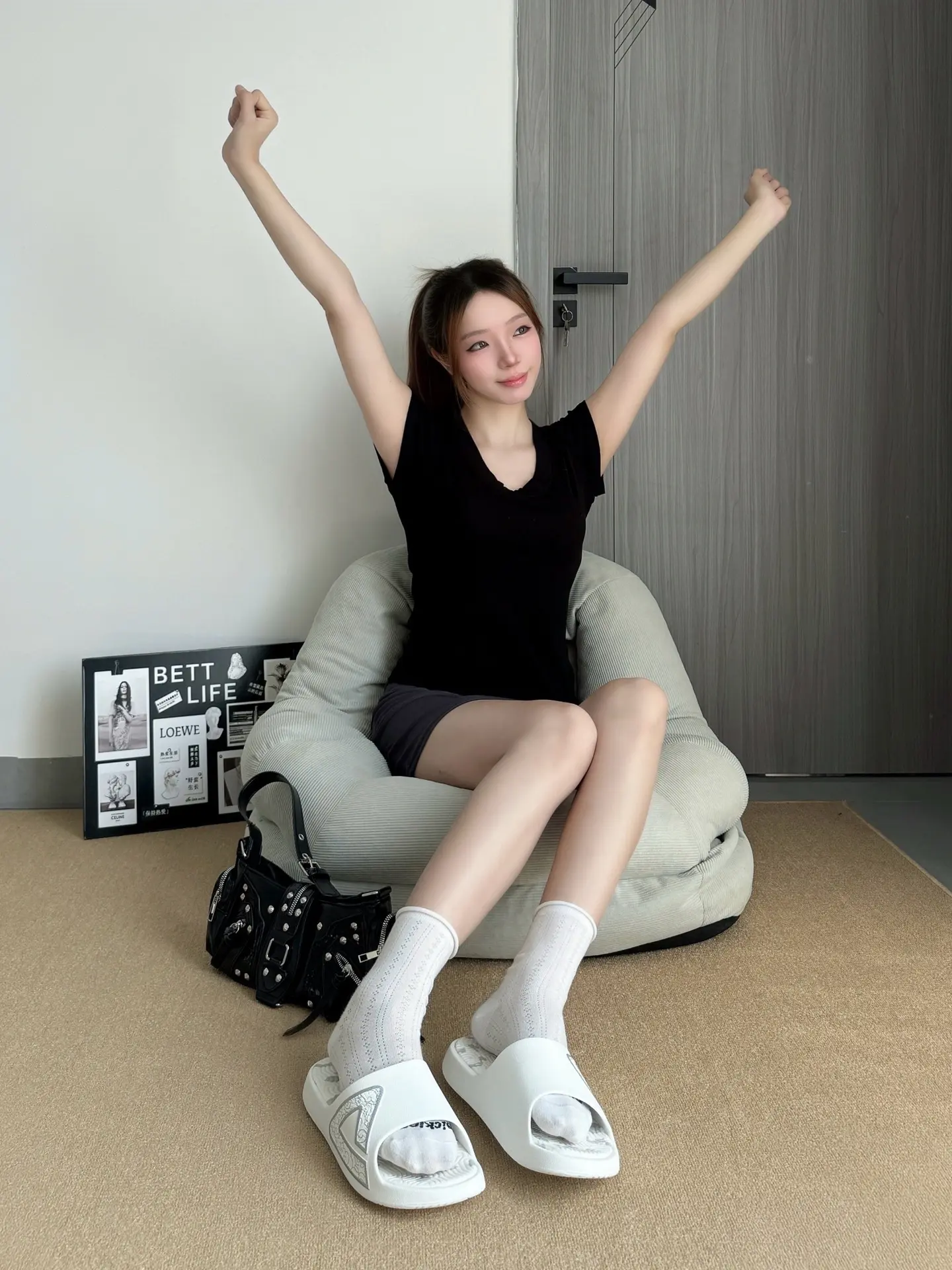 黑色半裙日常 黑色通勤短裙 普通身材日常穿搭  尝试一种很新的穿搭思路