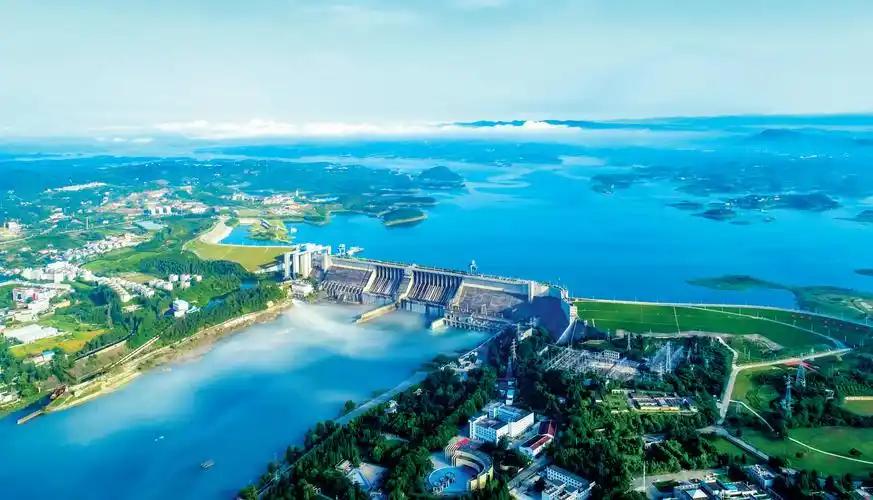 历史上的今天。
今天是2025年12曰27日，2002年的今天。中国南水北调工程