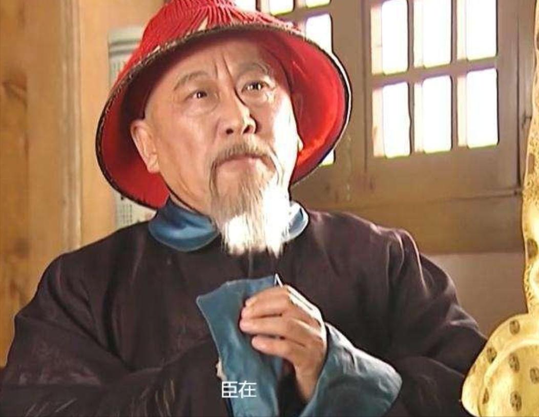 1703年，68岁的索额图被活活饿死在宗人府。康熙尤不解恨，又下令抄了他家，杀光