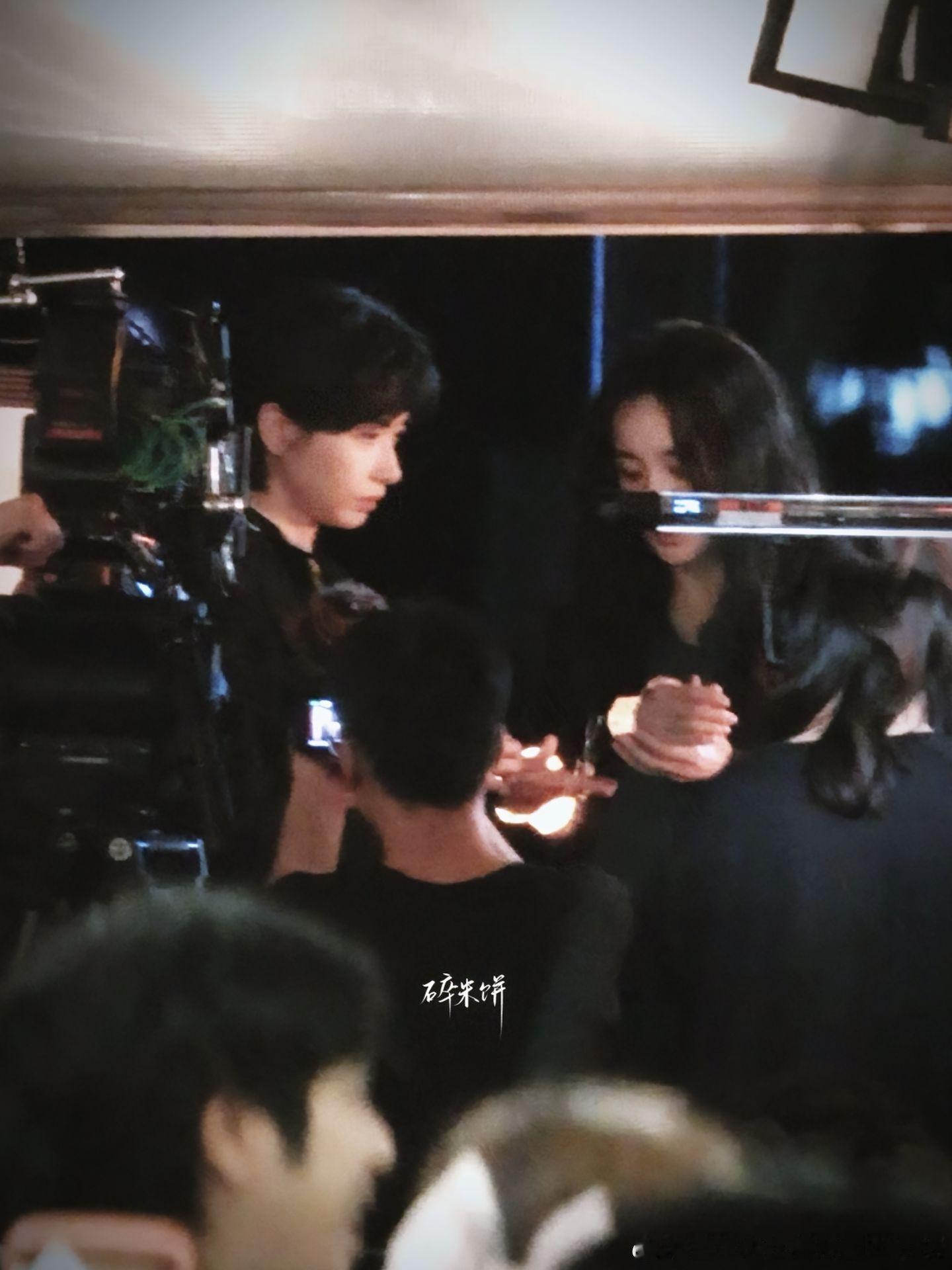 杨幂、万茜别试探了有市场 ，冰凉的手铐变成了温暖的红线 