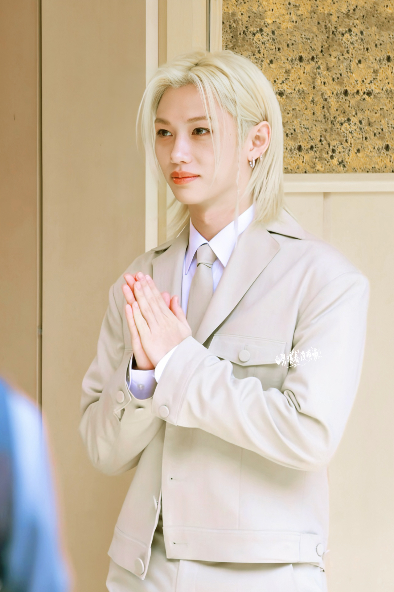 今日现身北京三里屯的felix李龙馥就这样美而萌之，萌而帅之，现场人气🔥爆以后