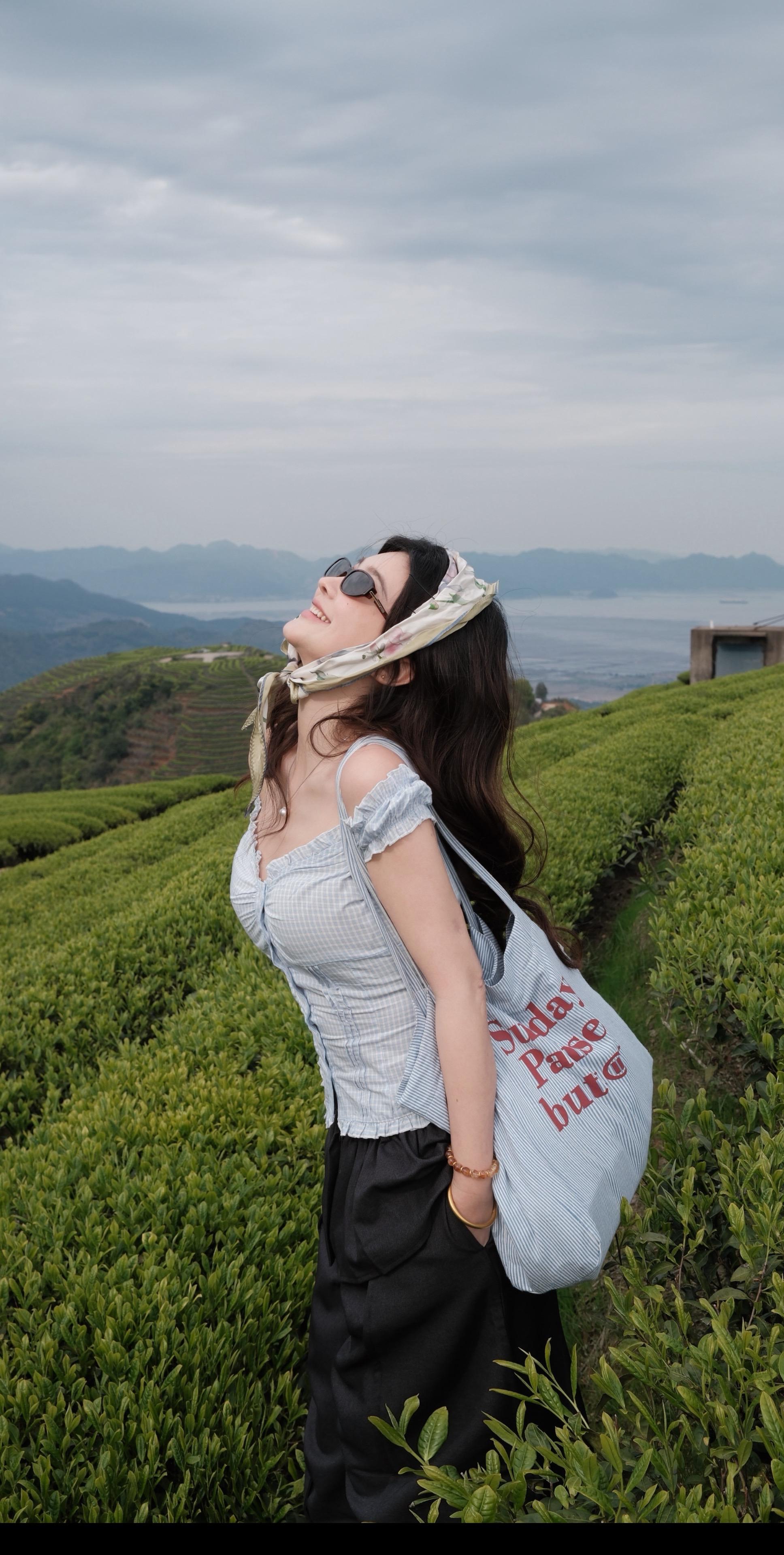 春天花会开 鸟儿自由自在。