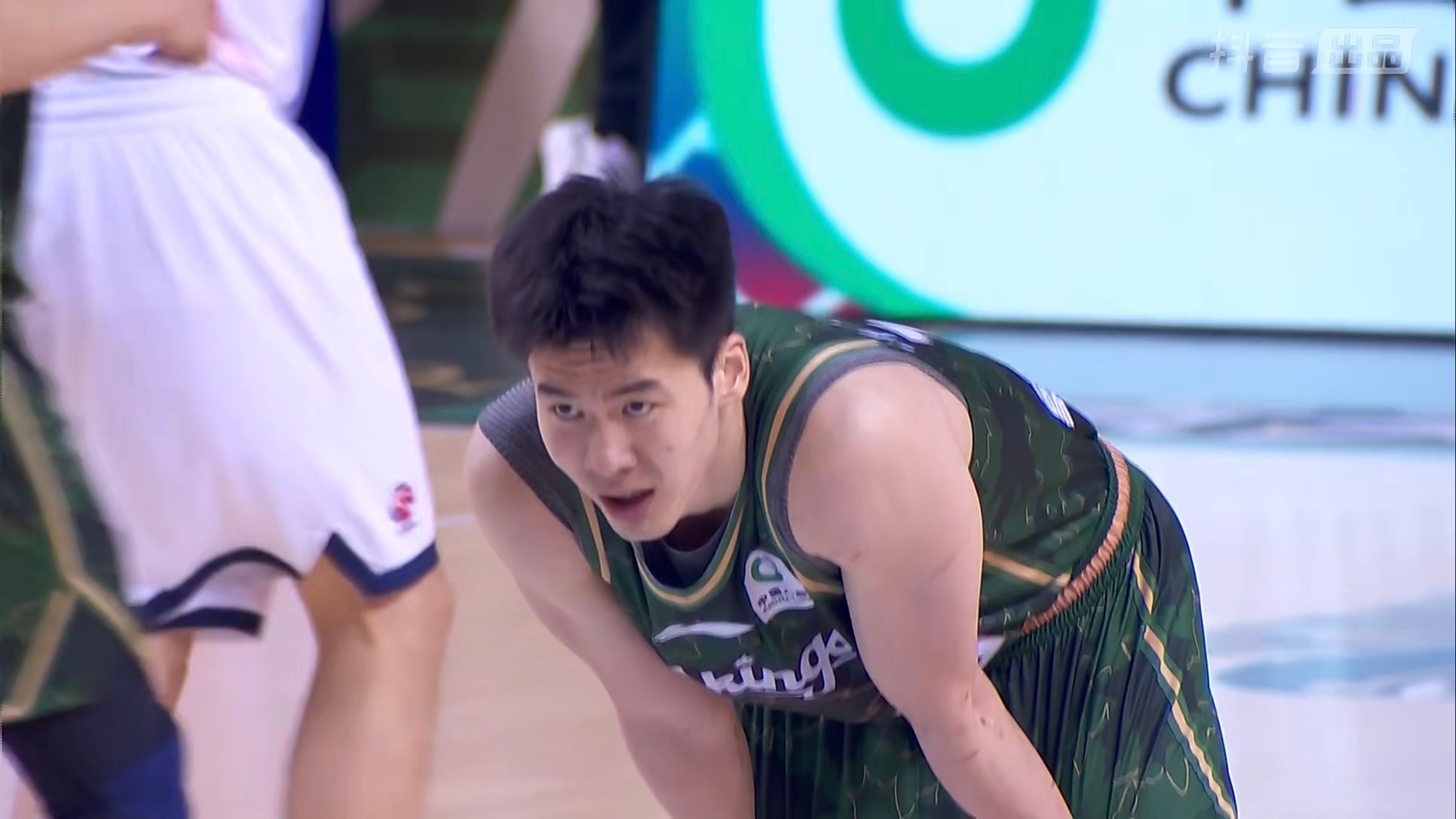 今天郭昊文也不错，应该是本赛季首个本土“30+10”？常规赛打了10轮了，他现在