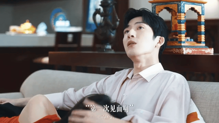 栾念逗尚之桃很好玩是吧 死要面子的老luke 所有心动的瞬间全都记在心底，栾念却