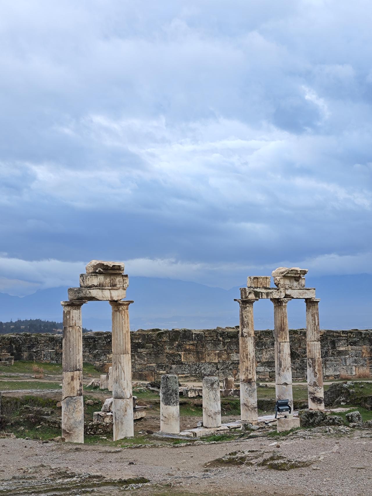 土耳其第五天

早上六点起床，六点半早饭，到七点就已经出发了。真的是披星戴月的旅
