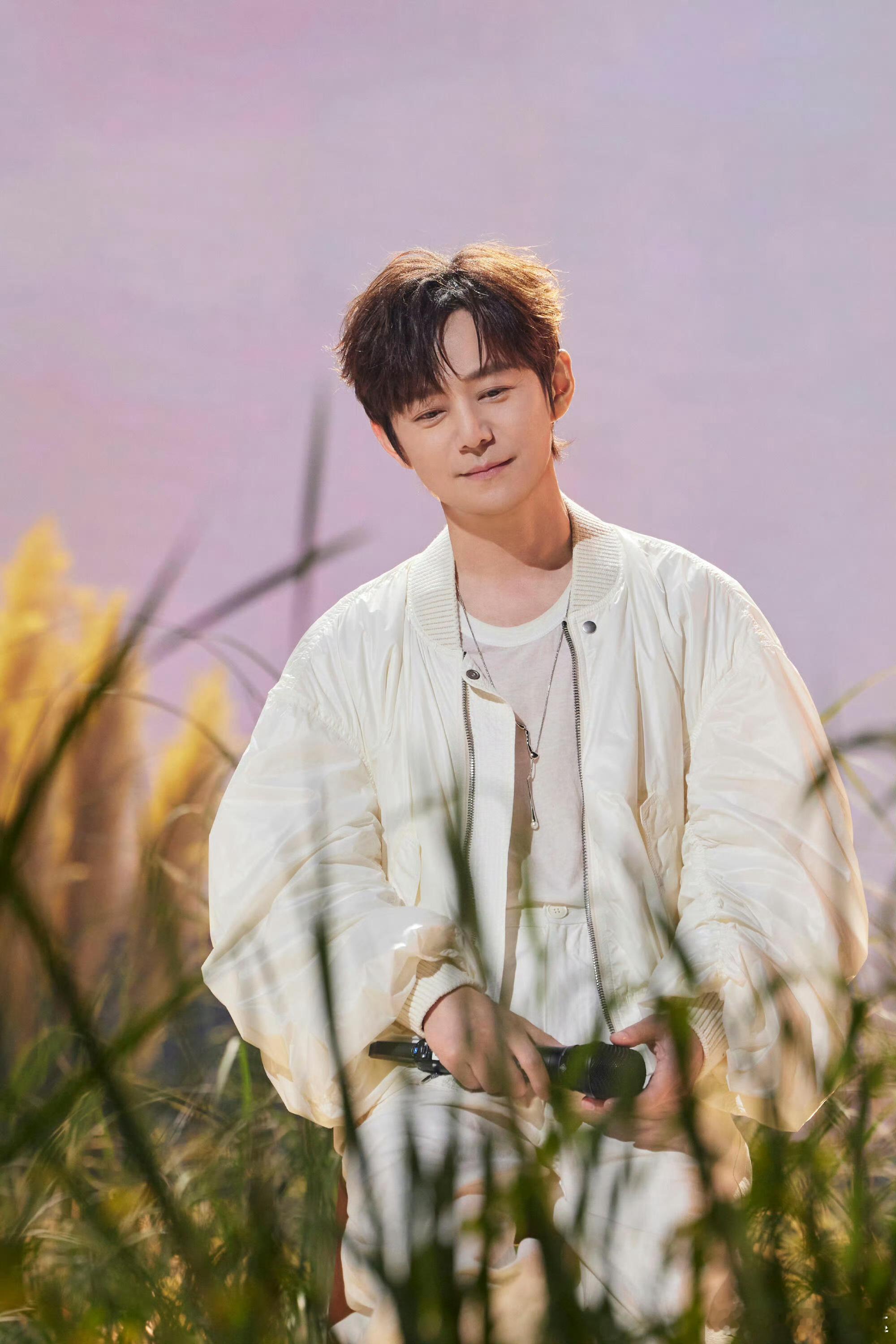 齐思钧凌晨为何炅庆生大侦探看到齐思钧的祝福，这才是真后辈！何老师带出来的“大侦探