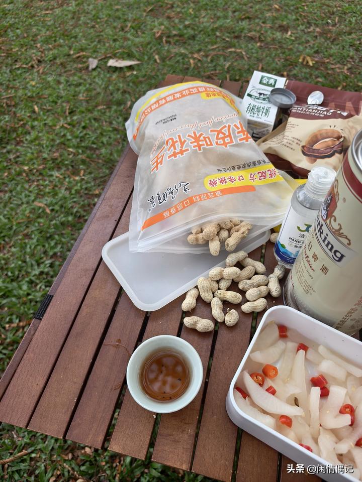 说实话，养老金和没养老金，差别真的太大了，老了之后的日子，完全是两种活法。
 