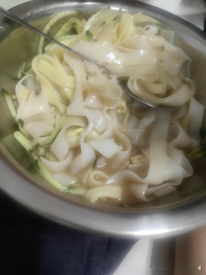 好好吃饭，好好睡觉，有遇事前进的勇气，有积极向上的心态，能照顾好老公和孩子们还有