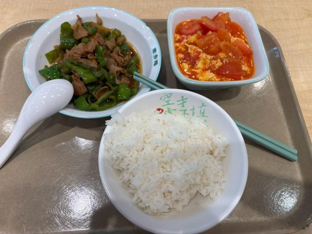 我坐在老乡鸡里想你的时候，只有白完人经过 ​​​