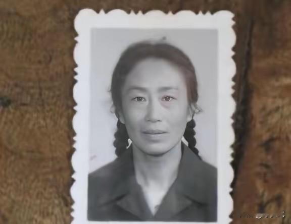 1969年，19岁的女知青黄丽萍，隐瞒自己显赫的身份，心甘情愿的在北大荒劳动。1