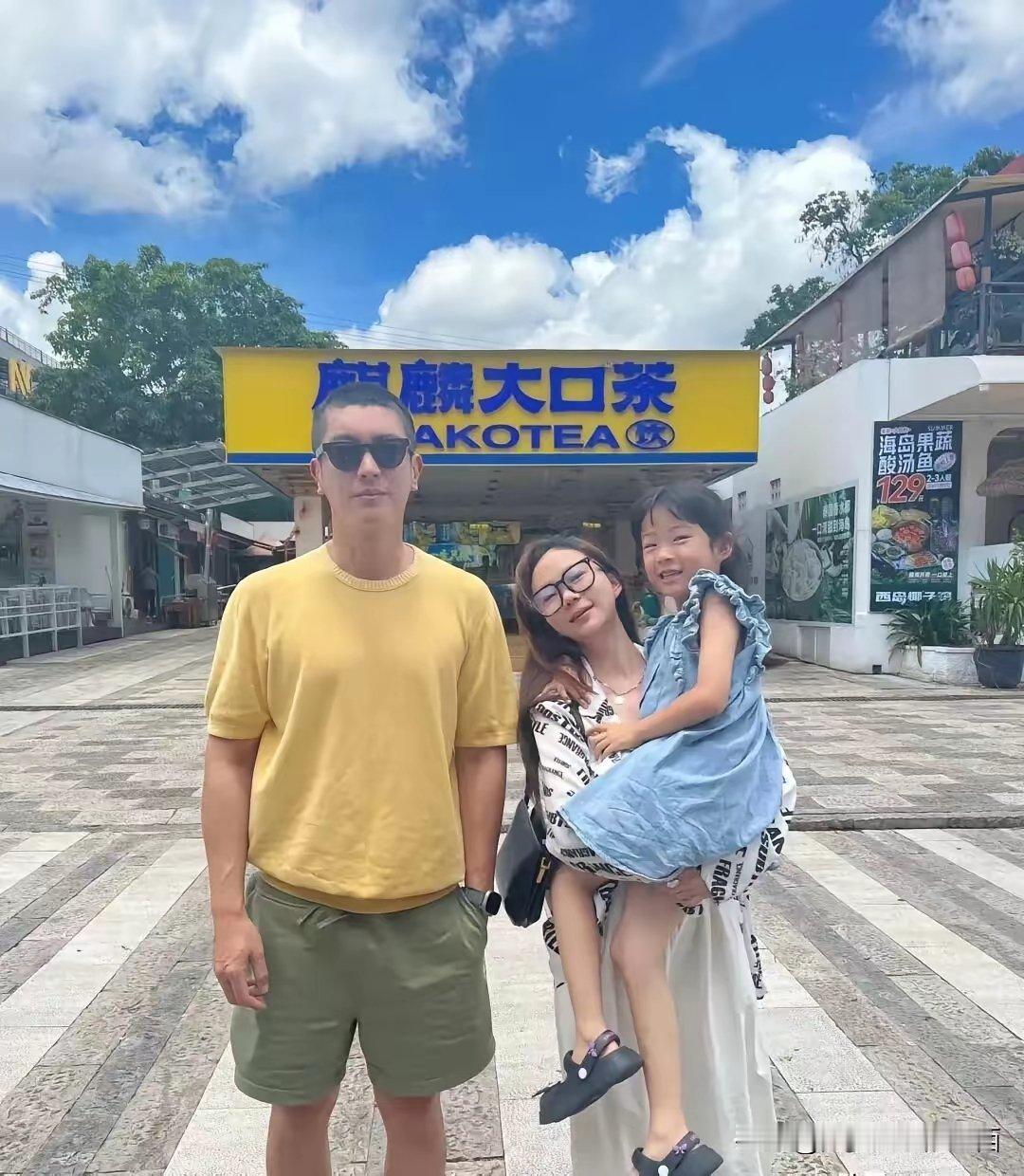 很多年在早些年的时候就喜欢看她拍的戏，她演绎了很多不同风格的戏，作品多，戏路宽，
