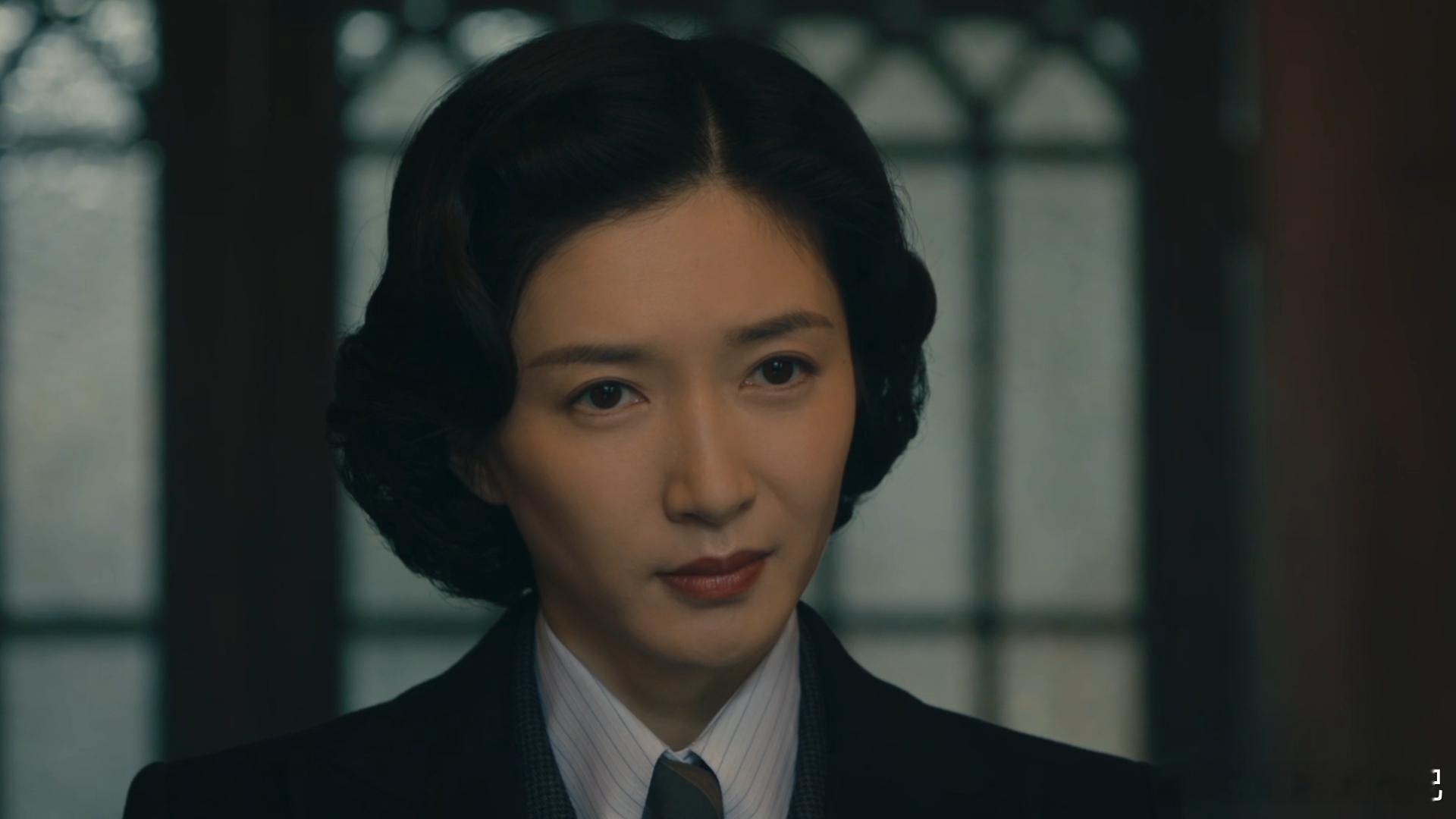 长剧醒来的中式女性美学 江疏影在雨中撑伞的那一幕，整个人像从水墨画里走出来的一样