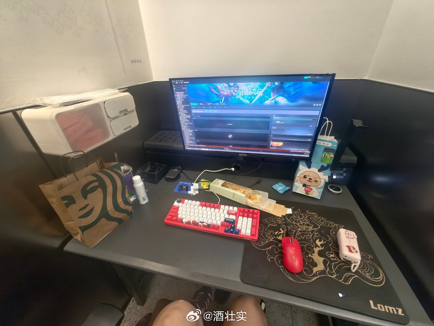 今天去网咖，有个店员小姐姐过来非常热情的向我推销店里最近的充值活动，她说的热情又