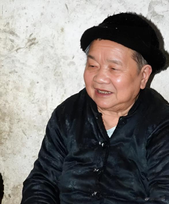 她从大队书记到中央候补委员，84年被开除党籍，退休后住进深山。你们知道这位女性是