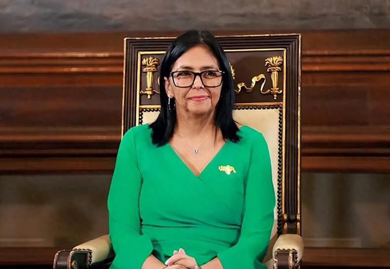 委内瑞拉最大的内奸可能正在浮出水面，她赦免犯人，开放石油投资，源源不断地为美国提