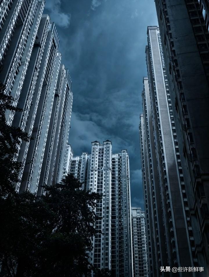 每次到花果园都会感到很窒息，这里算是全国省会城市里，最让人抑郁的地方了。