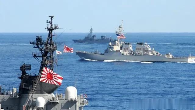 日本海上自卫队舰上食堂画面曝光 ​​​
图2，这是用鼻孔吃饭？
图18，海自食堂