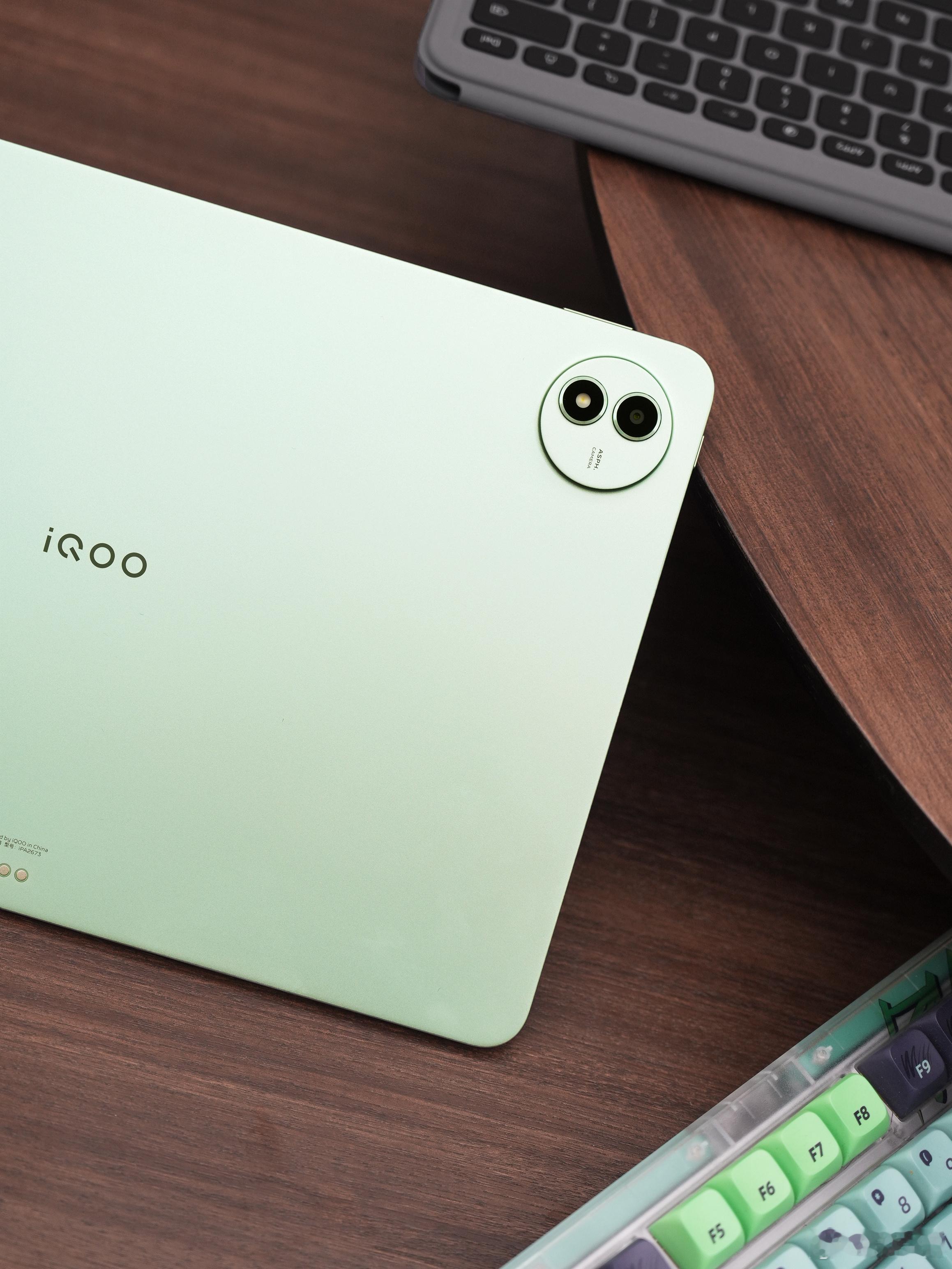 iQOO Pad6 Pro的做工外观非常好，全金属的机身很高级，而且仅有6.18