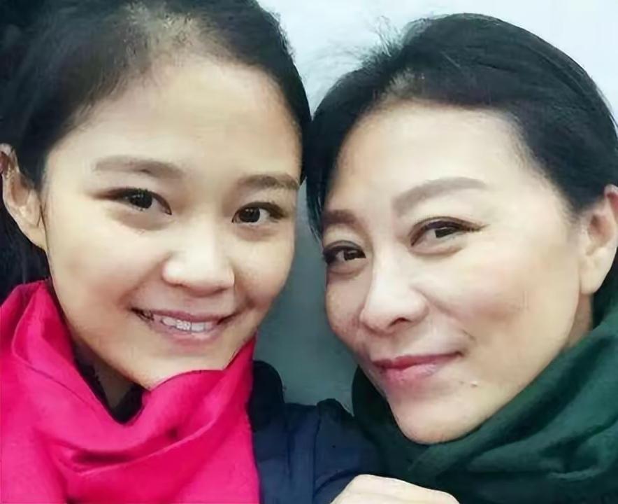 岳红，不仅是一位好演员，也是一个生活的强者！        别人23岁的年纪还在