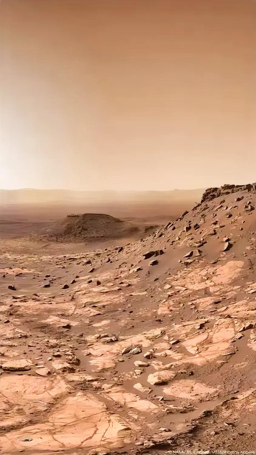 这是好奇号火星车拍摄的火星盖尔陨石坑的照片，如果不做具体的说明，可能大家看上去会