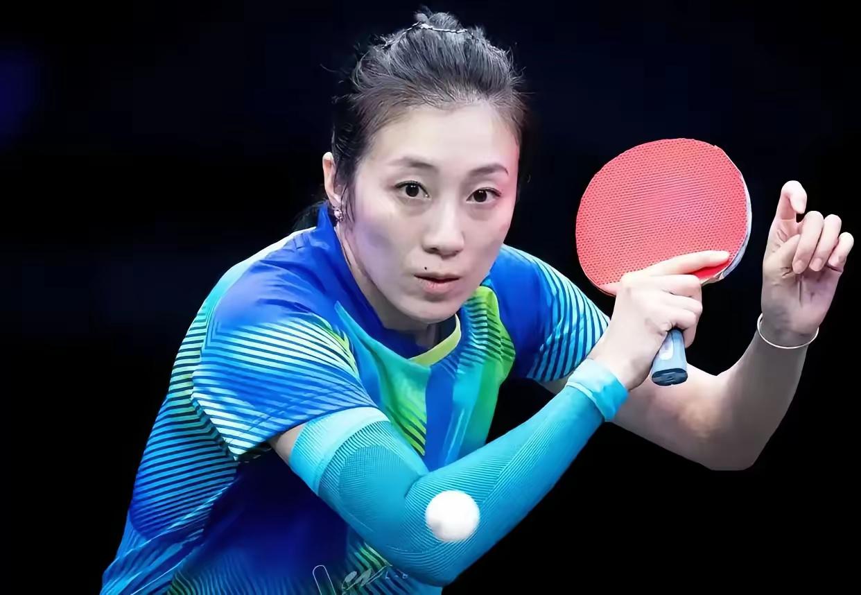 为韩莹点一个大大的赞！德国老将韩莹今年已经是42岁的“高龄“了，仍然驰骋在乒乓球