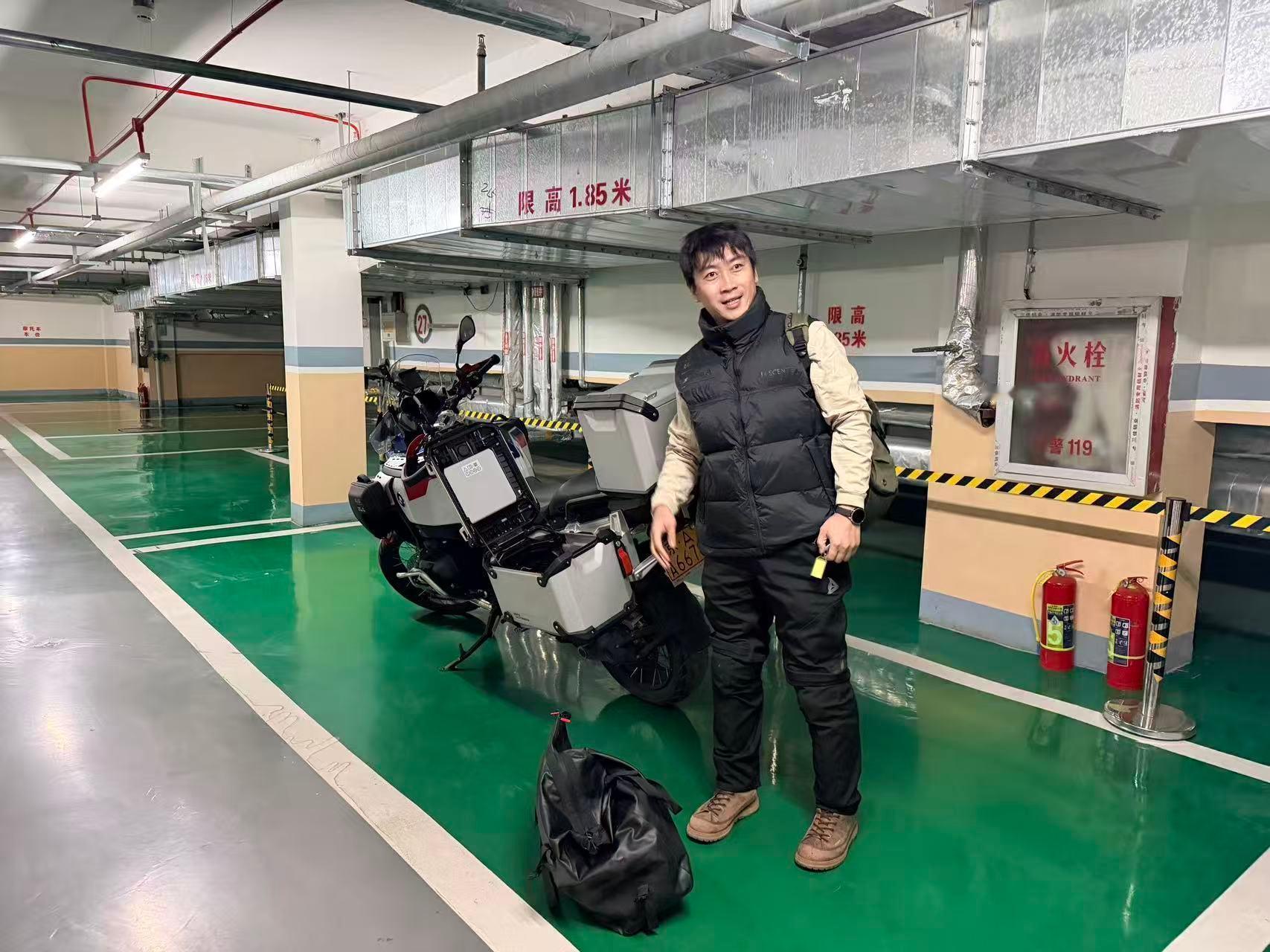 今天骑了4个小时车，跟大博主们吃了顿铁锅炖北京出发的时候我还一身汗呢，骑到河北沽