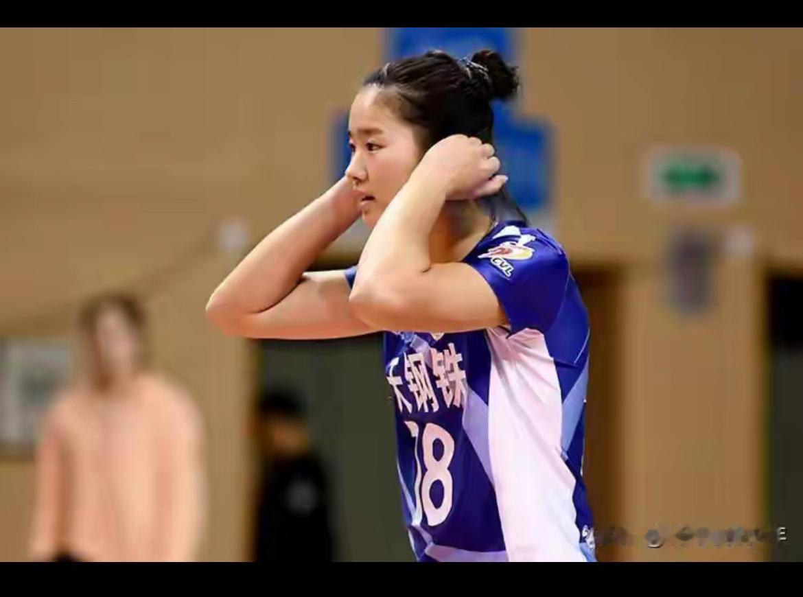 女排联赛第三轮，江苏女排3:0战胜辽宁女排，三局比分是25:22，25:20，2