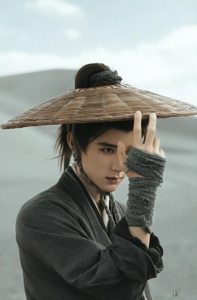 陈都灵美貌惊人，周翊然帅气逼人，甚至《翘楚》镜头转场一绝